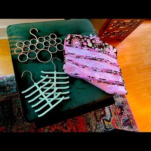 Free gift w/purchase  used Combo accessory hanger set